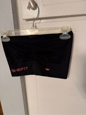 SheFit Black Seamless Performance bra  with Pink Logo
